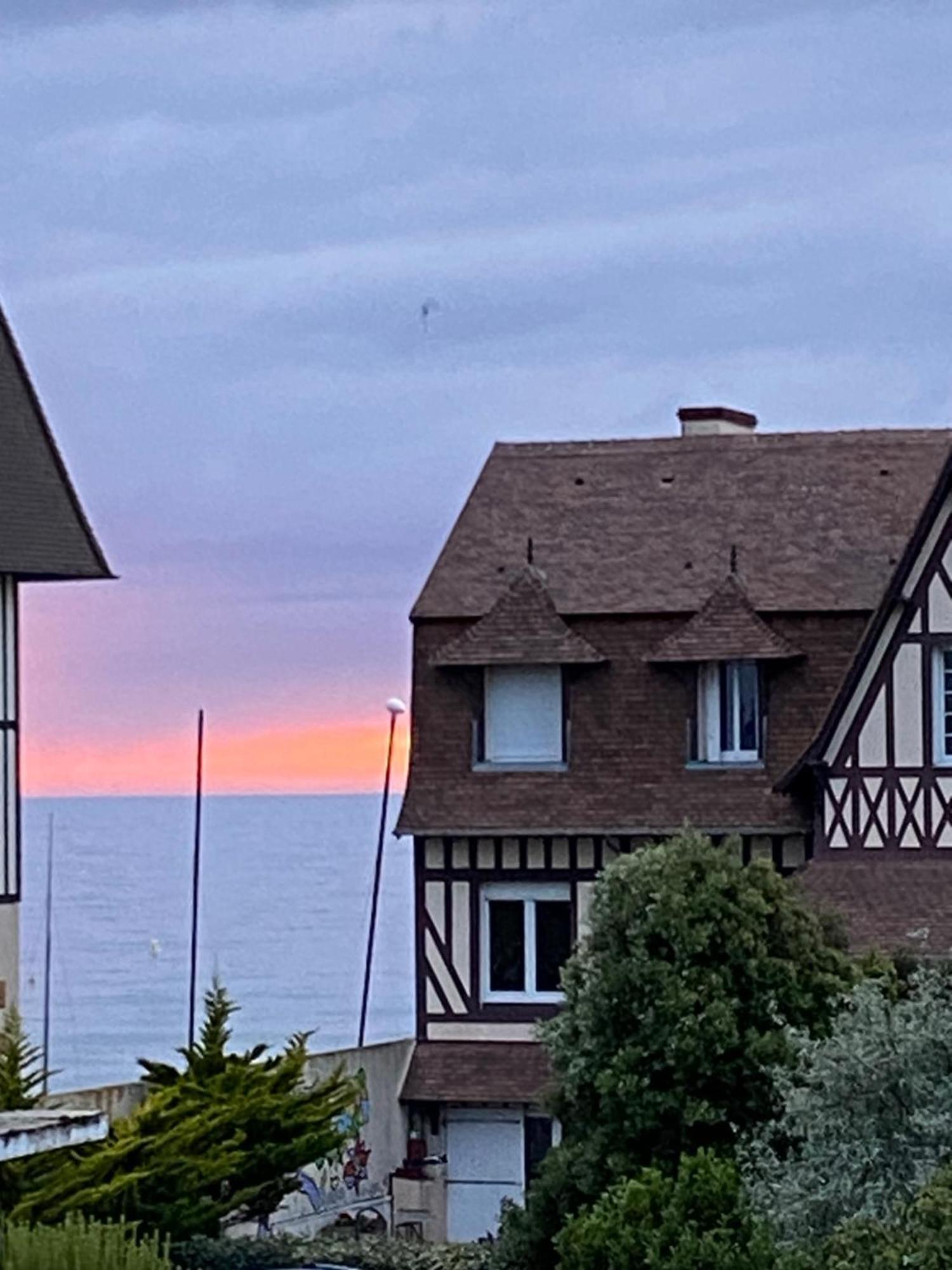 Appartement 65M2 Avec Balcon Vues Partielles Mer A 150M De La Plage Et Centre, Wifi Et Parking Prive Blonville-sur-Mer Exteriör bild