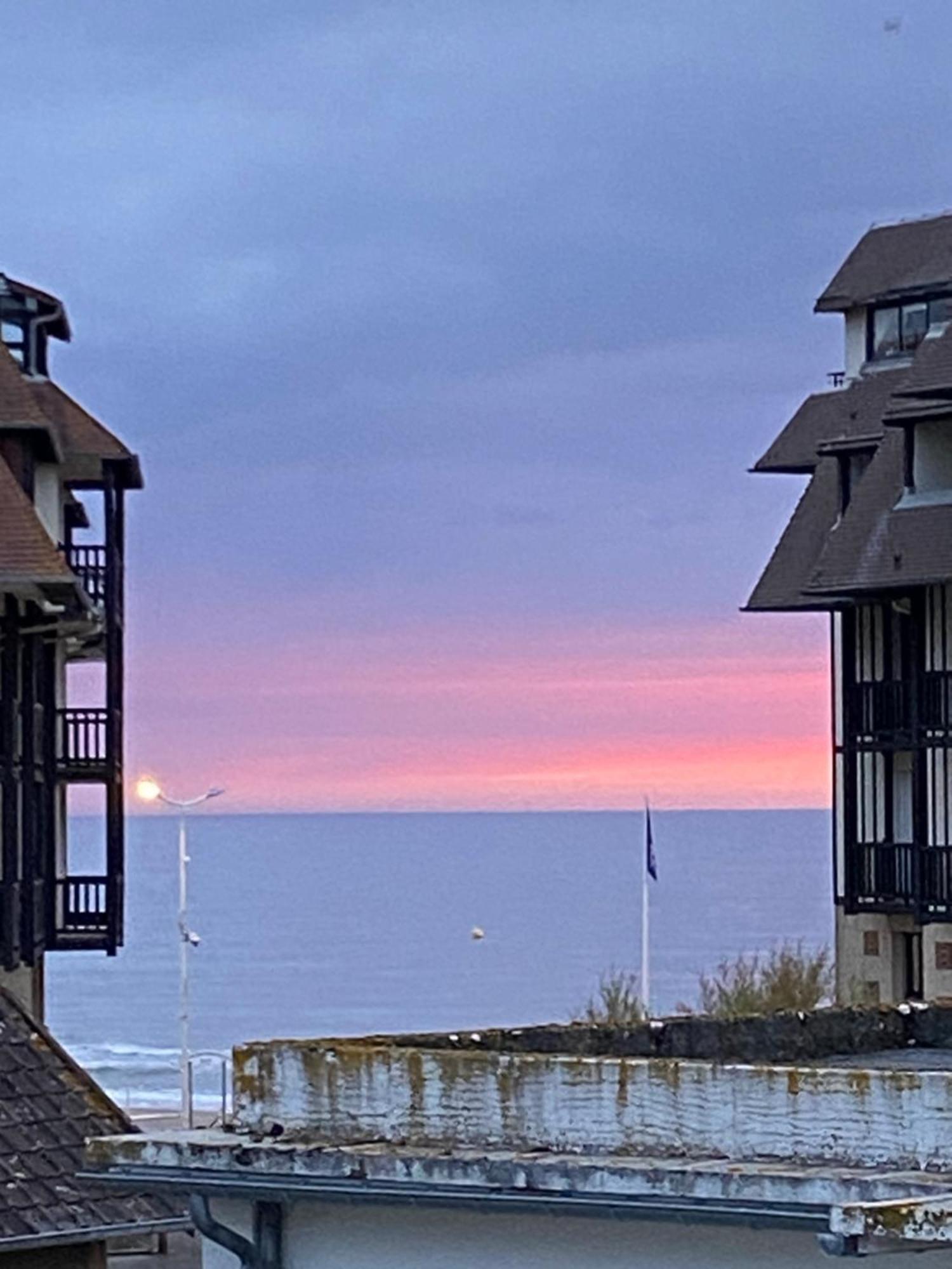 Appartement 65M2 Avec Balcon Vues Partielles Mer A 150M De La Plage Et Centre, Wifi Et Parking Prive Blonville-sur-Mer Exteriör bild