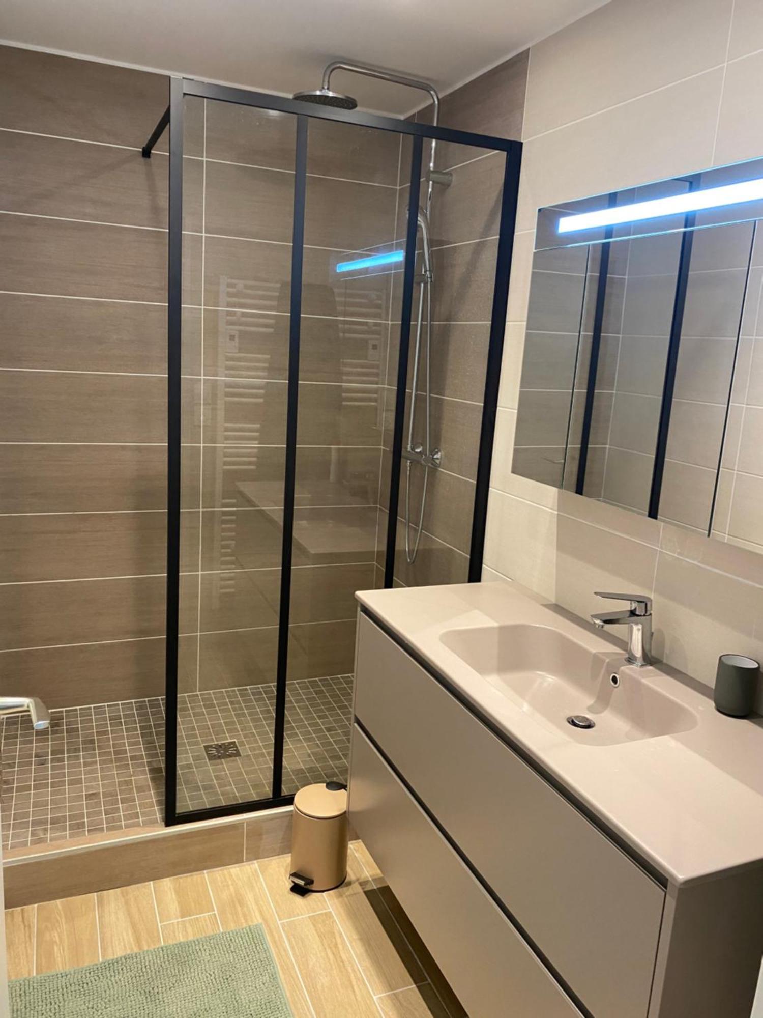 Appartement 65M2 Avec Balcon Vues Partielles Mer A 150M De La Plage Et Centre, Wifi Et Parking Prive Blonville-sur-Mer Exteriör bild