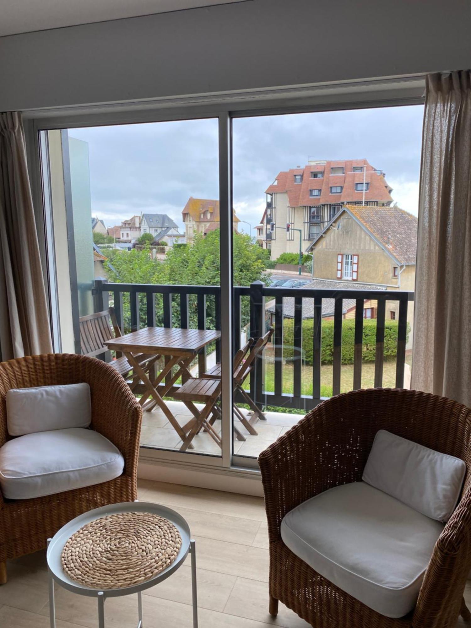 Appartement 65M2 Avec Balcon Vues Partielles Mer A 150M De La Plage Et Centre, Wifi Et Parking Prive Blonville-sur-Mer Exteriör bild
